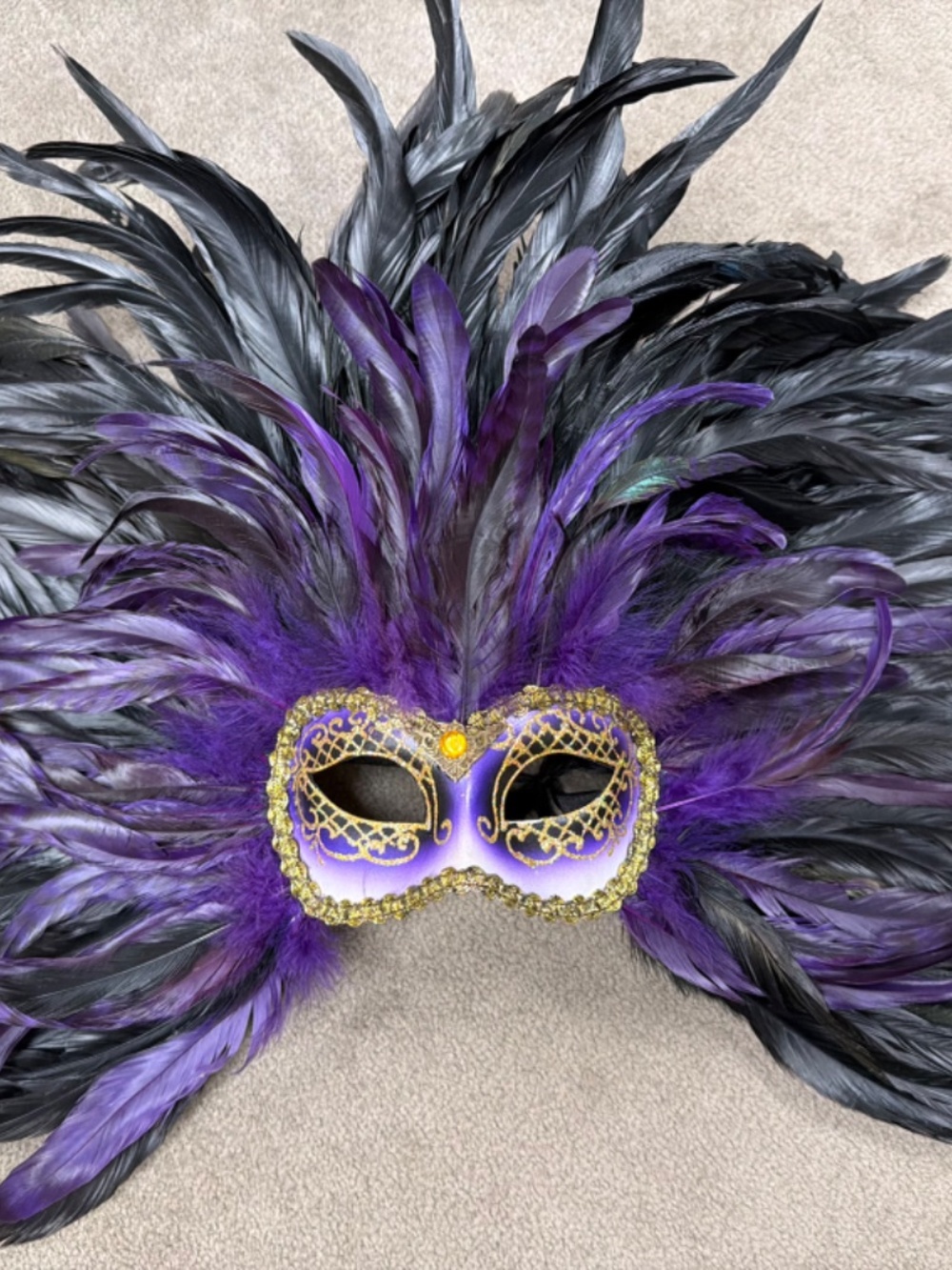 Venetian Feather Masquerade Mask (Purple/Blk.)